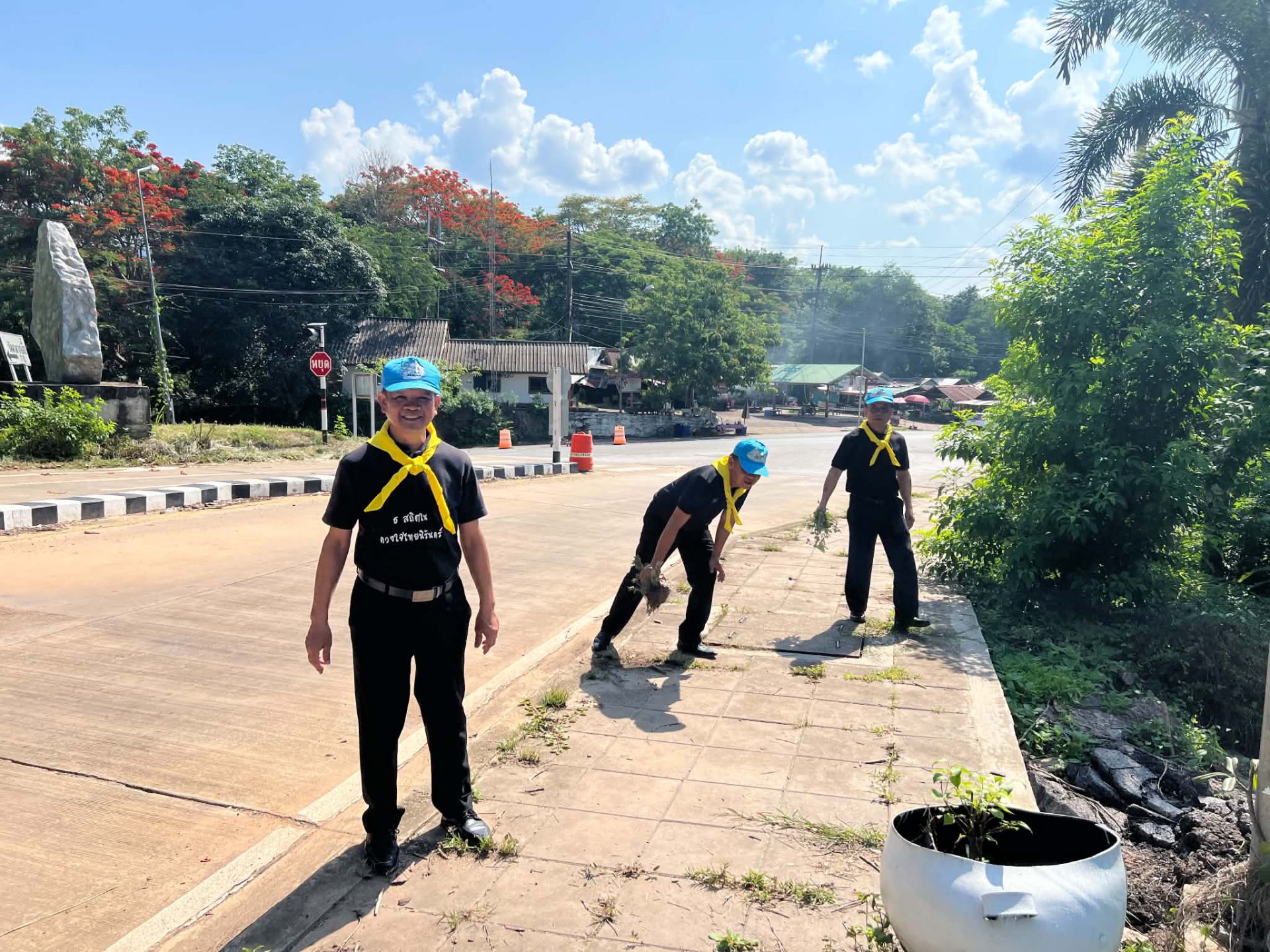 โครงการจิตอาสาปรับปรุงภูมิทัศน์และพัฒนาสิ่งแวดล้อม